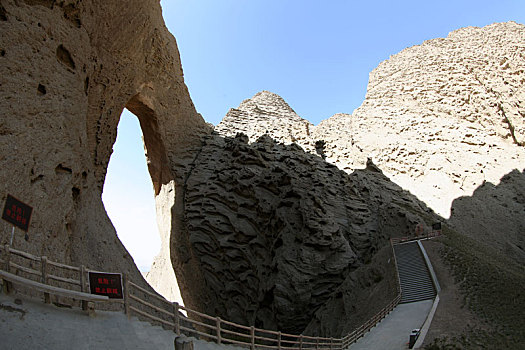 新疆阿图什天门,世界上最高的自然石拱门