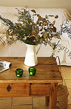 罐,枝条,木桌子,客厅