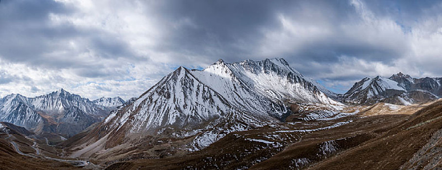 中国公路建设史上的丰碑-----g217国道独库公路独山子段雪山