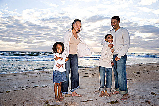 高兴,美国黑人,家庭,四个,海滩