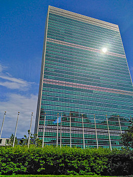 联合国大楼仰拍