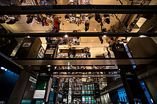 诚品书店,天花板,倒影