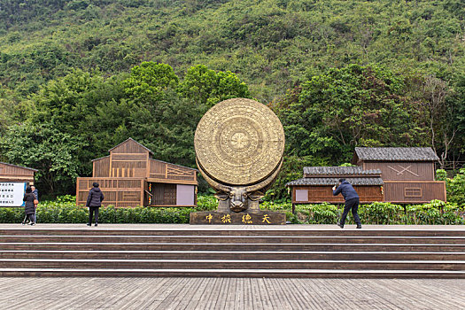 中旅德天,图腾雕塑