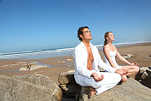 情侣,瑜伽练习,海滩