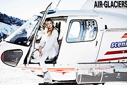 美女,坐,直升飞机,穿,白色,冬天,装束