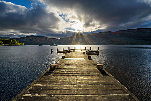 木码头,湖,生动,云,日出,洛蒙德湖,苏格兰,英国