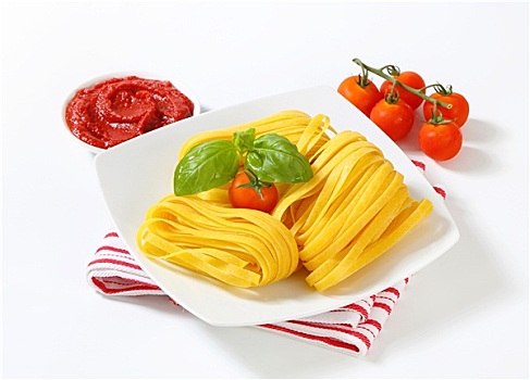 意大利干面条,意大利面,西红柿