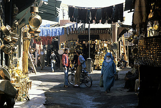 摩洛哥,马拉喀什,麦地那,老城,露天市场,市场,区域,染,毛织品,悬挂