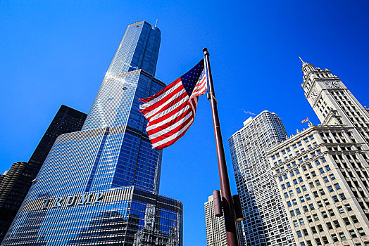 美国国旗,正面,塔,芝加哥,里格利大厦,伊利诺斯,美国,北美