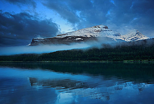 积雪,山,雾,湖,反射,幽鹤国家公园,加拿大