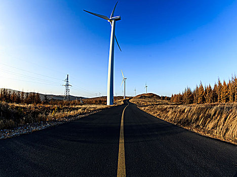 草原天路风车