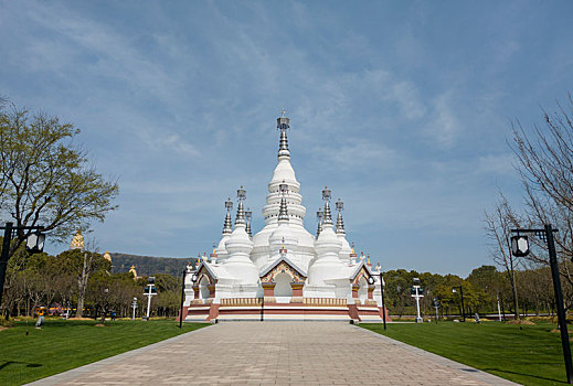 灵山曼飞龙塔