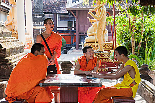 老挝,万象,施沙格庙,僧侣