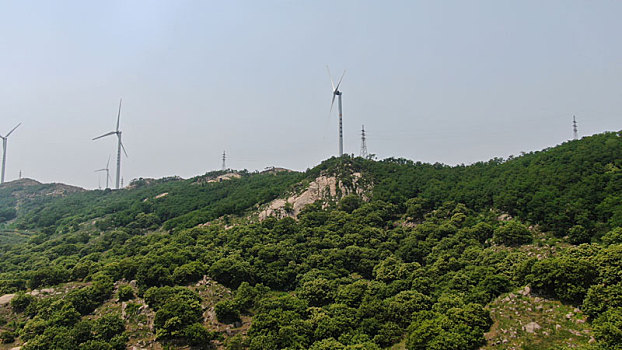 数十米高风力电车成大山风景