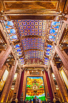 无锡灵山大佛景区灵山梵宫百米廊厅弧形天花板上密布飞天图案