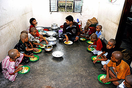 无助,孩子,食物,蔽护,家,达卡,孟加拉,九月,2005年