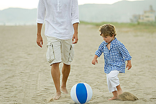 父子,玩,球,海滩