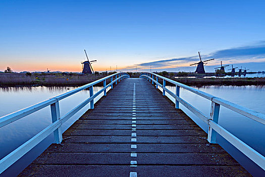 木桥,风车,黎明,小孩堤防风车村,荷兰南部,荷兰