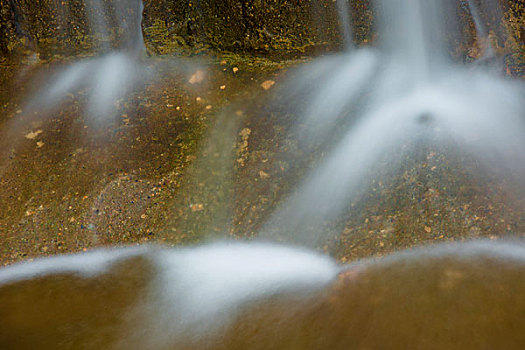 山涧溪流