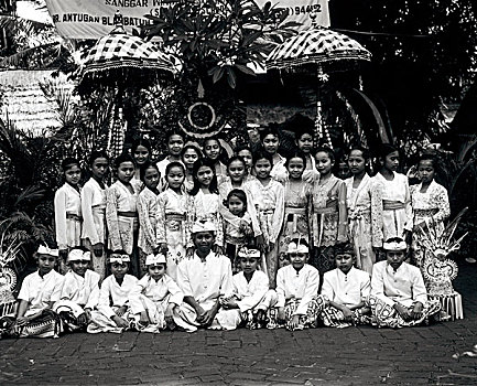 印度尼西亚,巴厘岛,合影,孩子,传统服装