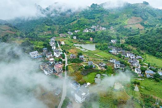 中国广西阳朔乡村夏日雨后生态环境风光美