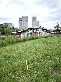 北京石海子公园河边凉亭