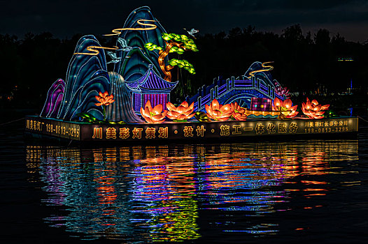 夏季的中国长春南湖公园夜景