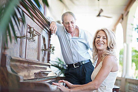 老年,夫妻,演奏,钢琴