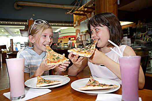两个女孩,吃,比萨饼