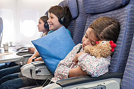 女孩,睡觉,飞机,拿着,毛绒玩具