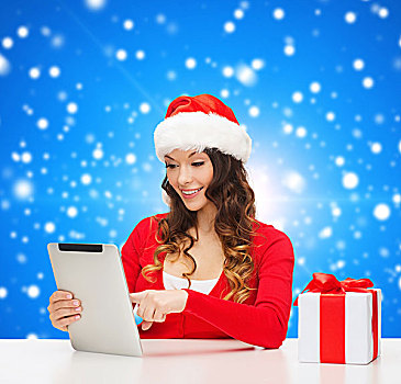 圣诞节,休假,科技,人,概念,微笑,女人,圣诞老人,帽子,礼盒,平板电脑,电脑,上方,蓝色,雪,背景