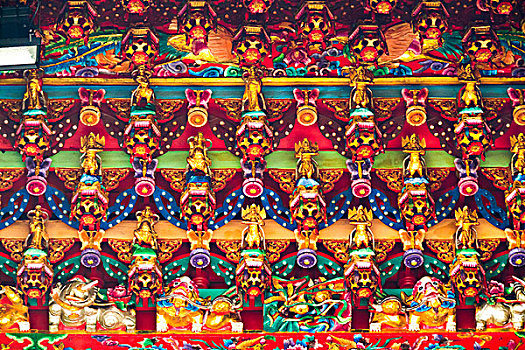 中国宗教信仰,寺庙屋檐传同的装饰,木雕工艺