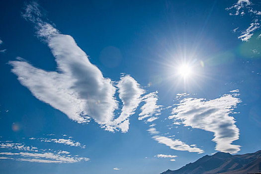赛里木湖天空中的云彩