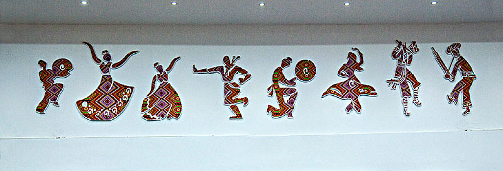 g55高速公路湖北恩施服务区室内装饰壁画,载歌载舞,剪影