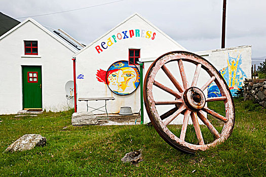 大,马车车轮,展示,草坪,正面,涂绘,建筑,阿基尔岛,梅奥县,爱尔兰