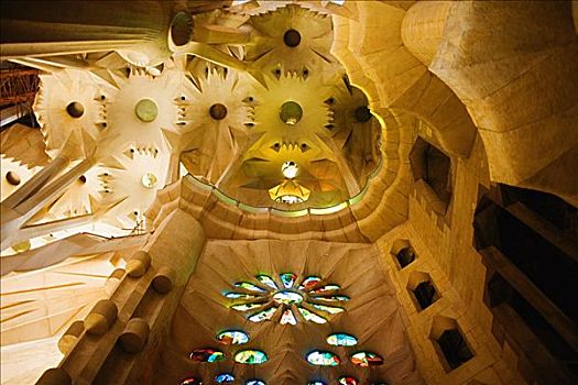 室内,教堂,神圣家族教堂,巴塞罗那,西班牙