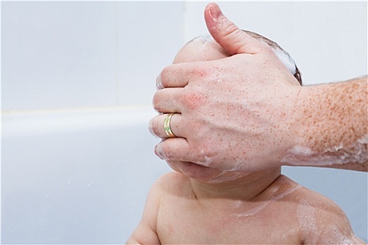 男婴,沐浴,手,遮盖,脸
