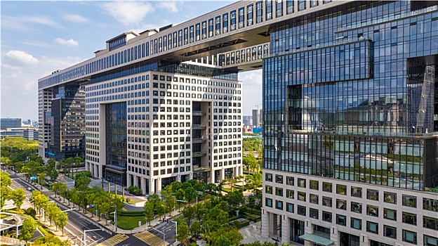 武汉光谷高新大道的中建科技产业园