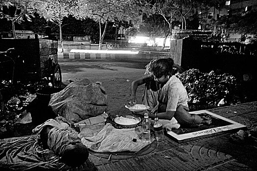女人,垃圾,生活方式,食物,公路,右边,旁侧,凹,达卡,孟加拉,七月,2006年