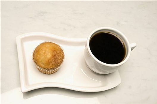 特写,黑咖啡,杯形蛋糕,餐盘