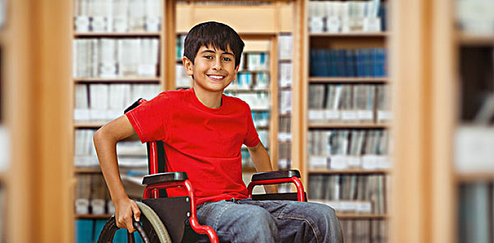 合成效果,图像,男孩,头像,坐,轮椅,图书馆