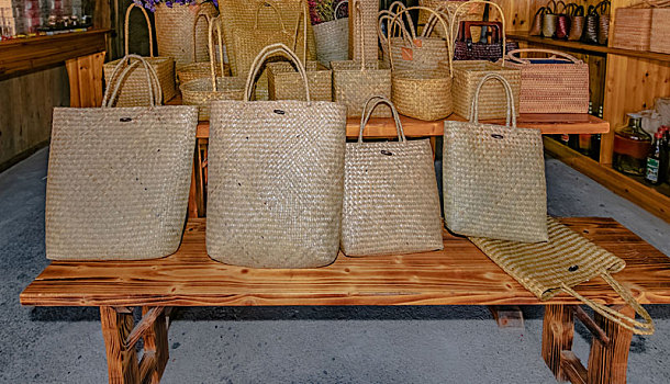商业街店铺编织物手提袋静物工艺品