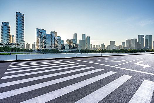 高速公路,城市天际线