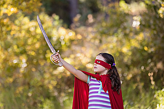 小女孩,拿着,剑,穿,超人,服饰,树林