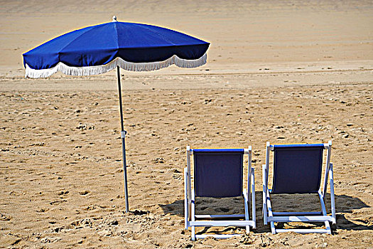 法国,巴斯克,圣让德吕兹,沙滩椅,遮阳伞