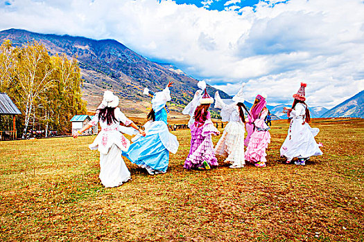 新疆,喀纳斯,秋天,草地,女人,跳舞
