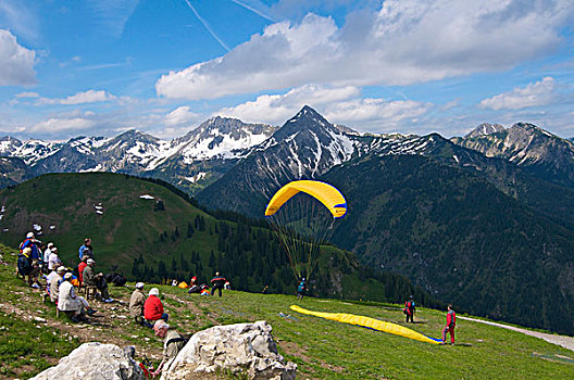滑翔伞运动者,山,山谷,提洛尔,奥地利,欧洲