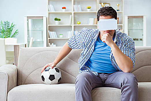 男人,戴着,虚拟现实,眼镜,看,足球