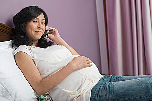 孕妇,交谈,手机,微笑