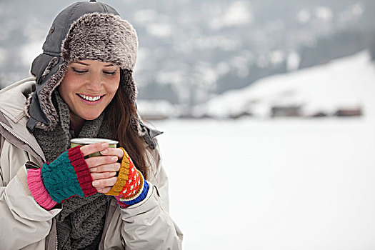 微笑,咖啡,雪中